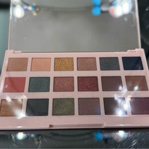 ✨ Ciaté London The Editor Eyeshadow Palette ✨